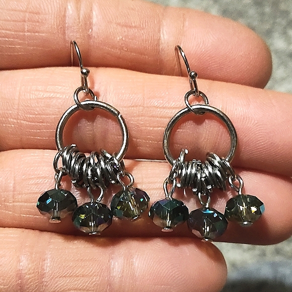 VINTAGE SILVER-TONE IRIDESCENT BLUE GREEN CRYSTAL DANGLE HOOK 1.3" EARRINGS - Picture 10 of 11